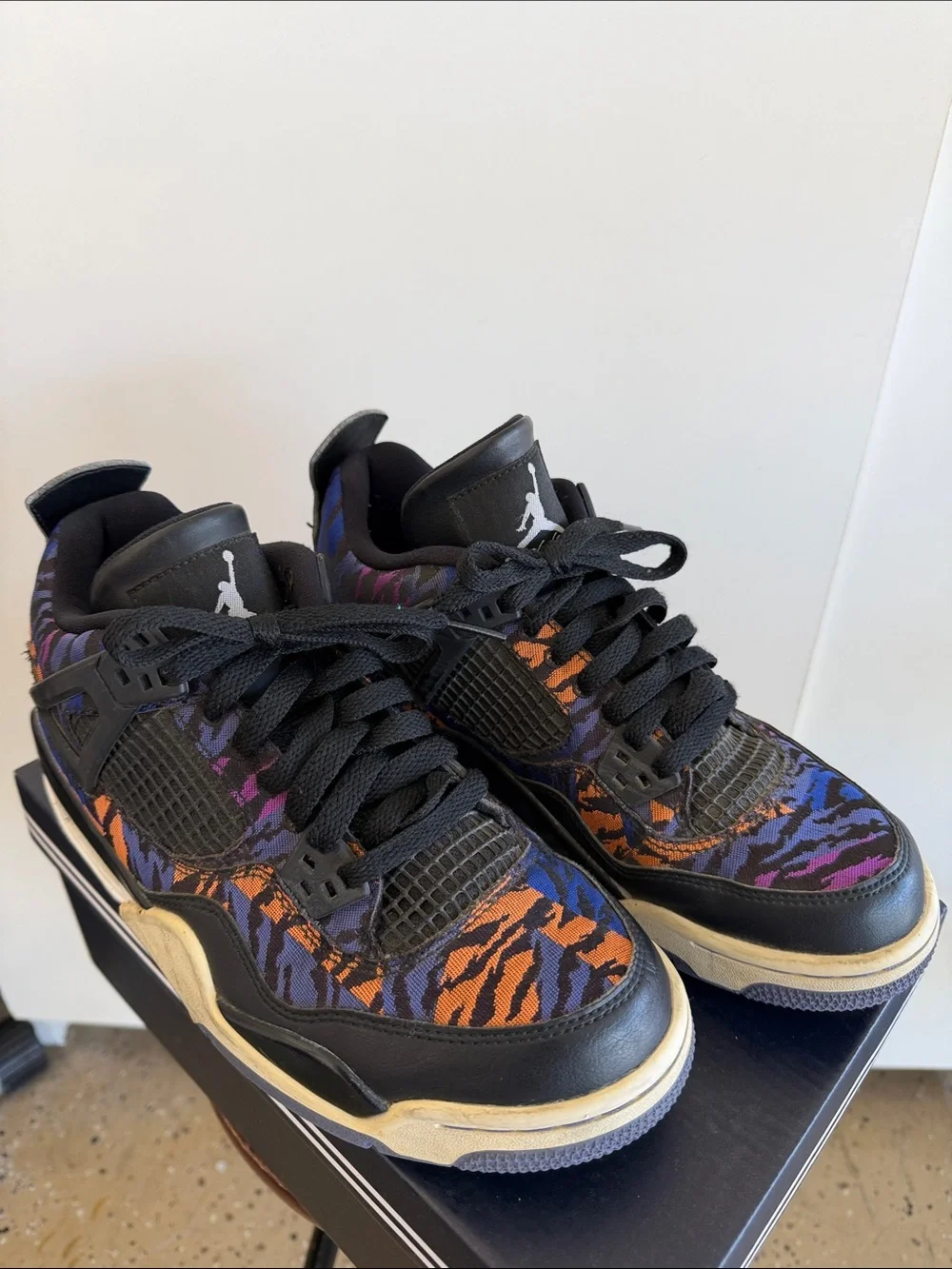 Air Jordan 4 Retro SE GS “Tiger Stripes” Rush Violet / Racer Blue Size 6 Y.